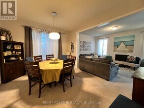 529 Honeylocust Ave in Ottawa, ON - Building Photo - Building Photo