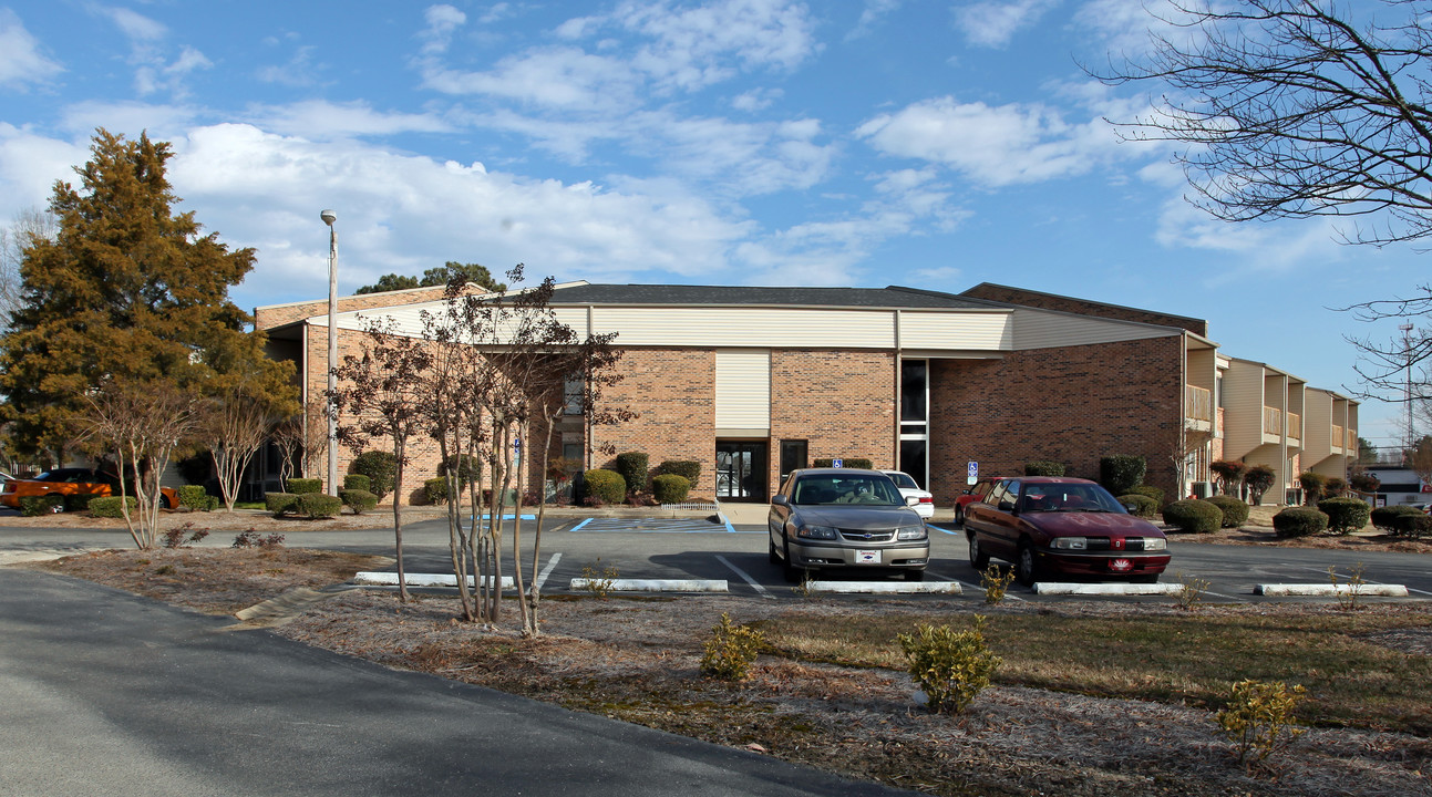 Heritage Court Apartments in Clayton, NC - Building Photo