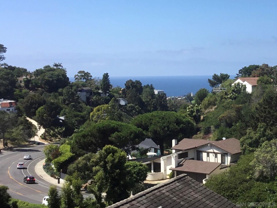 1935 Nautilus St in San Diego, CA - Foto de edificio