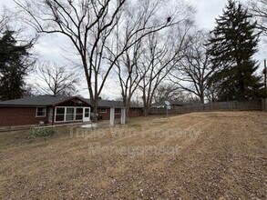 30 Rolling Hills Dr in Florissant, MO - Building Photo - Building Photo