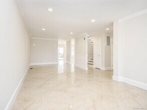 24 Sintsink Dr W in Port Washington, NY - Building Photo - Building Photo