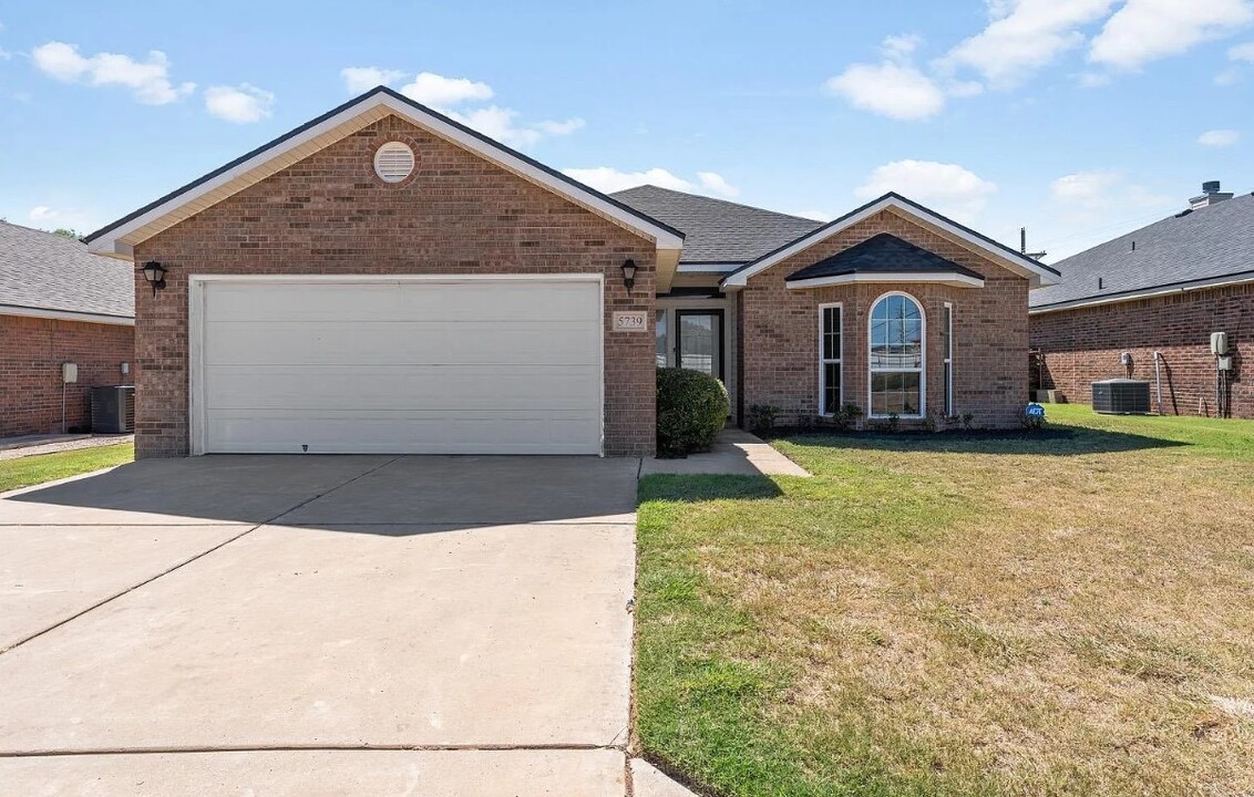 5739 106th St in Lubbock, TX - Building Photo