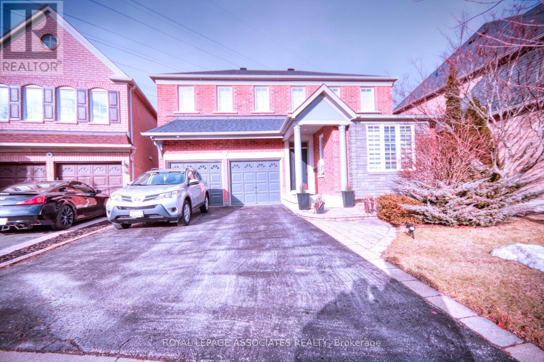 9 Welbourne Ct in Ajax, ON - Building Photo