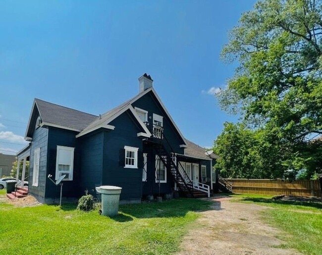 property at 1142 Lyle St