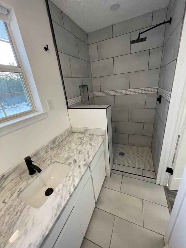 2370 Hencye Dr in Pensacola, FL - Building Photo - Building Photo