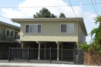 9825 Macarthur Blvd in Oakland, CA - Building Photo - Building Photo