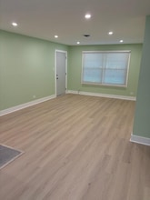 223 Washington Square in Elk Grove Village, IL - Building Photo - Building Photo