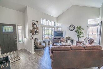 27517 Mariam Pl in Santa Clarita, CA - Building Photo - Building Photo