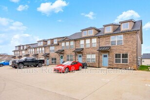 1000 Henry Pl Blvd in Clarksville, TN - Building Photo