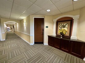 13941 Clubhouse Dr in Tampa, FL - Building Photo