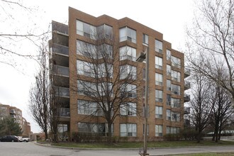 14924 Yonge St in Aurora, ON - Building Photo - Building Photo