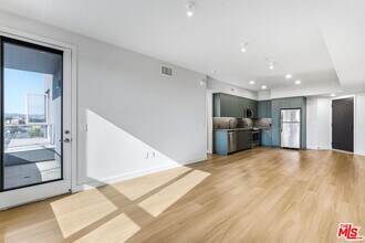 10601 Washington Blvd in Culver City, CA - Foto de edificio - Building Photo