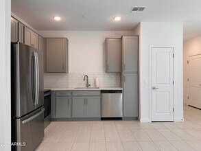 2819 W Red Fox Rd in Phoenix, AZ - Building Photo - Building Photo