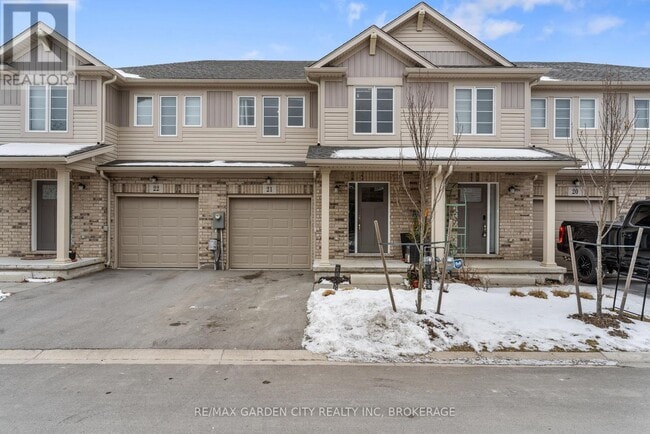 property at 7945-7945 Oldfield Rd