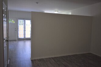 5744 Colfax Ave, Unit 03 in Los Angeles, CA - Building Photo - Building Photo