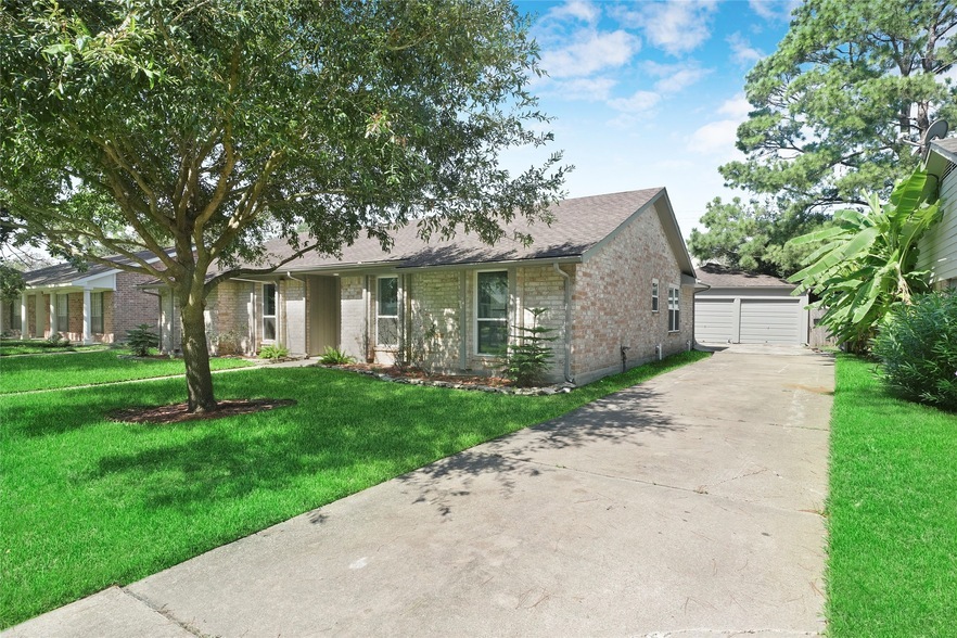 1726 Ashford Hollow Ln in Houston, TX - Building Photo