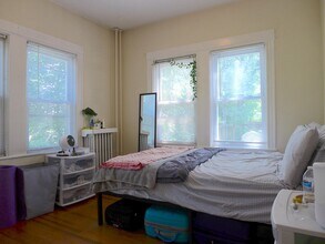 241 Winchester St in Brookline, MA - Building Photo - Building Photo