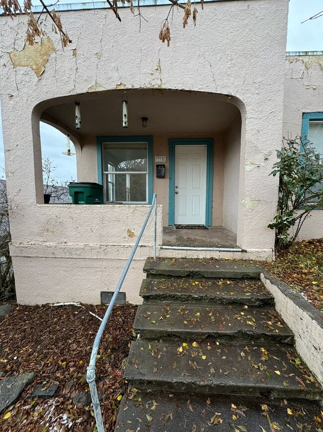 708 Jefferson St in Klamath Falls, OR - Building Photo - Building Photo