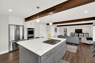 2578 Dimple Dell Rd in Sandy, UT - Foto de edificio - Building Photo