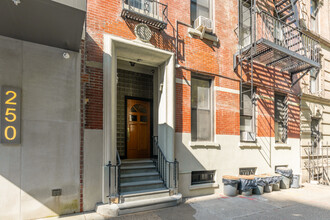 248 E 21st St in New York, NY - Building Photo - Building Photo