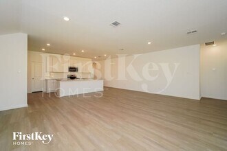 10639 Erinita Way in Converse, TX - Foto de edificio - Building Photo