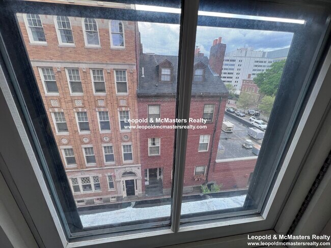 30 Temple St, Unit 4F in Boston, MA - Building Photo - Building Photo