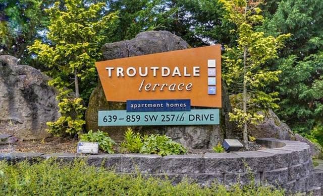 Troutdale Terrace in Troutdale, OR - Foto de edificio - Building Photo