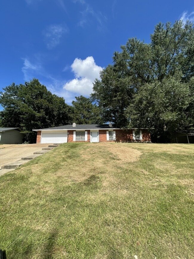 property at 1422 Wooddell Dr