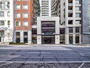 150-150 Main St W in Hamilton, ON - Building Photo - Building Photo