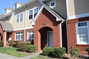 1031 Central Park Cir in Davidson, NC - Building Photo