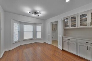 6404 N Park Dr in Watauga, TX - Building Photo