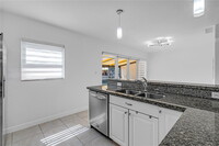 7024 Crown Gate Ct in Miami Lakes, FL - Building Photo - Building Photo