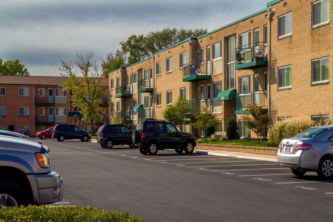 Fountain Park in Hyattsville, MD - Building Photo