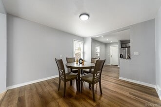 44 Lincoln St in Elmont, NY - Building Photo - Building Photo