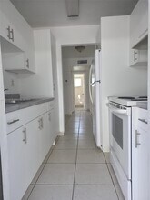 2040 NE 170th St in North Miami Beach, FL - Building Photo - Building Photo