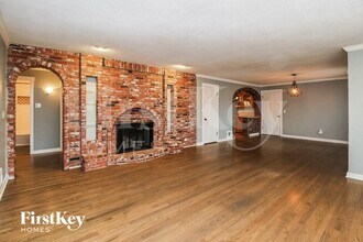 705 NE Shady Ln Dr in Kansas City, MO - Building Photo - Building Photo