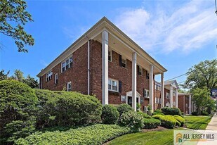 2105 St Georges Ave in Rahway, NJ - Building Photo