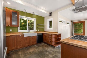 4061 NE 110th St in Seattle, WA - Building Photo - Building Photo