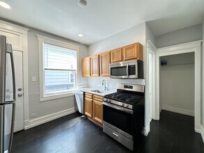 2552 N Kildare Ave, Unit 2N in Chicago, IL - Foto de edificio - Building Photo