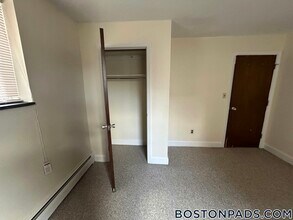 8 Brattle Dr, Unit 2 in Arlington, MA - Foto de edificio - Building Photo