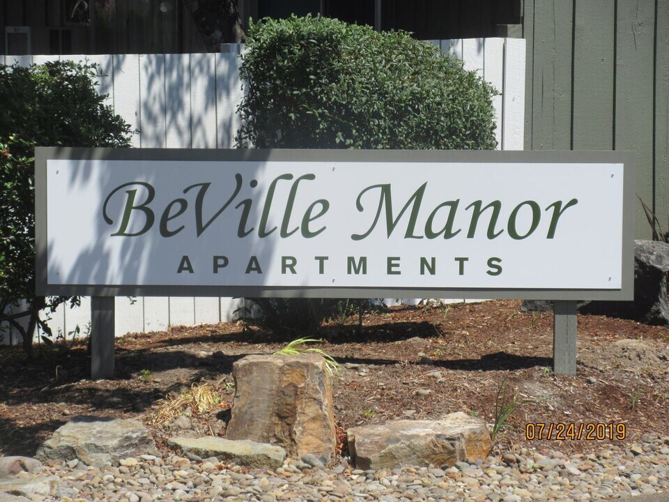 1716 Applegate St in Philomath, OR - Building Photo