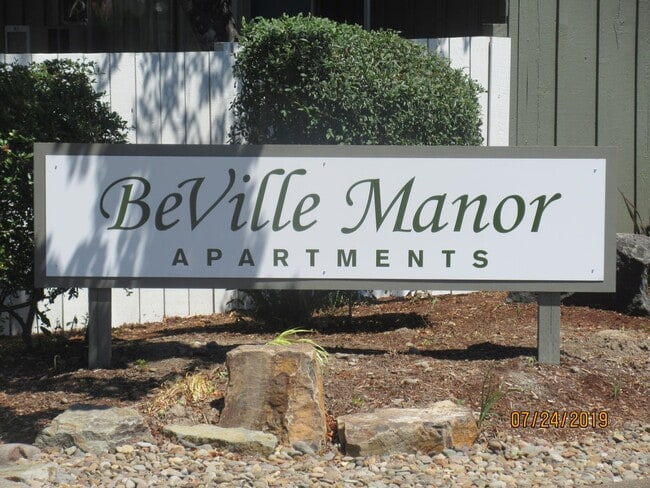 275 S 17th St in Philomath, OR - Building Photo - Building Photo