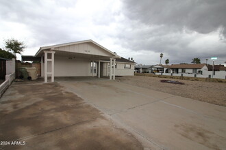 5618 W Mountain View Rd in Glendale, AZ - Foto de edificio - Building Photo