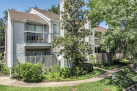 Briar Green Condominiums in Houston, TX - Foto de edificio - Building Photo