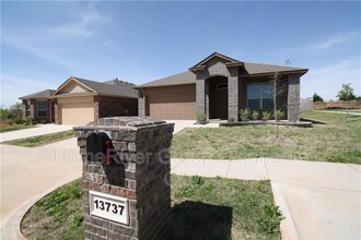 13737 The Brook Blvd in Piedmont, OK - Building Photo - Building Photo