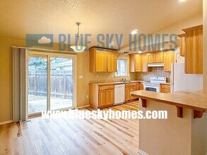 1011 E Victory Rd in Boise, ID - Building Photo - Building Photo