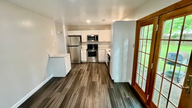 15801 Atomic Ln in Bowie, MD - Building Photo - Building Photo