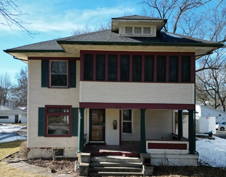 623 S 4th St in Watseka, IL - Building Photo