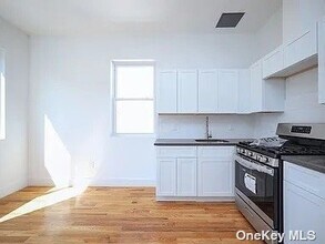 105 Wyona St-Unit -2 in Brooklyn, NY - Building Photo - Building Photo