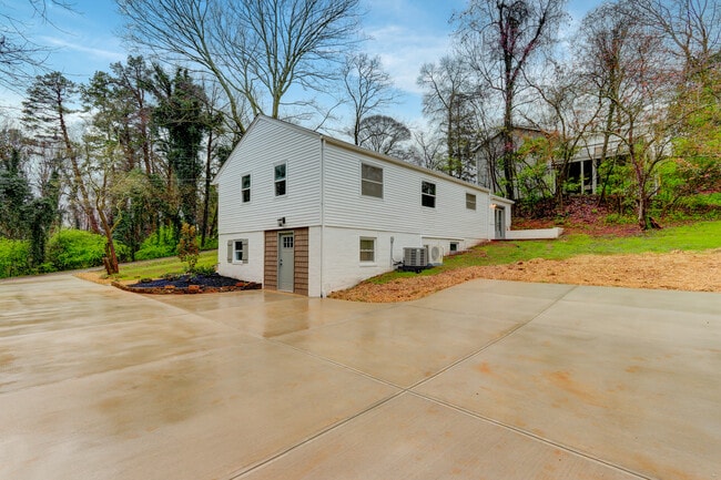 1546 Whitower Dr SW in Knoxville, TN - Building Photo - Building Photo